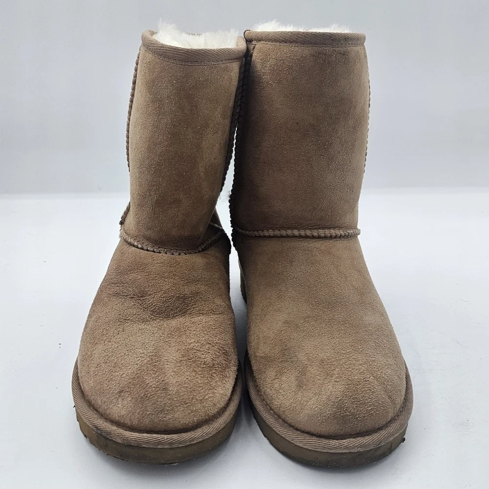 UGG Classic Short II Boots Chestnut Size 6 Cozy Winter